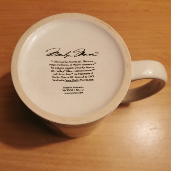 Marilyn Monroe Mug - Picture 5 of 7